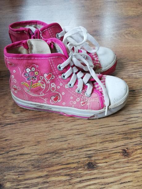 Kotnikove tenisky, 28