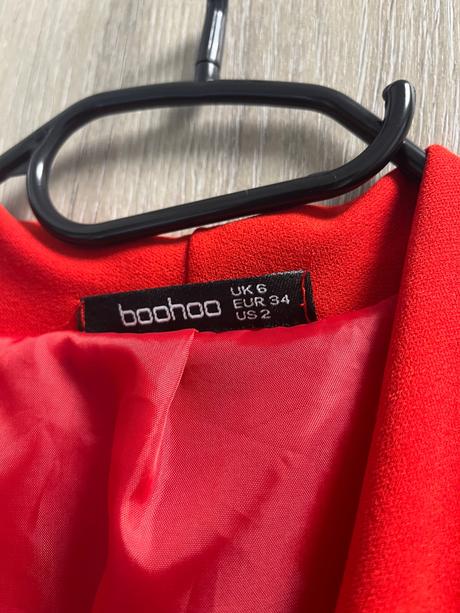 Červené sako boohoo, xs