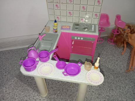 Barbie kuchyňa, barový pult, stoličky, riady, 