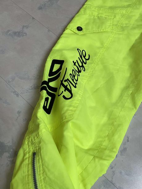 Neónové freestylové otepľovačky, 