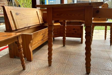 Devenna suprava lavica, stol, 2x stolicka a skrina,