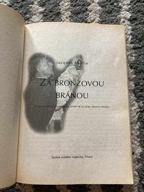 Za bronzovou bránou martin jacques (2000), 