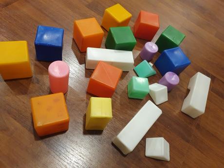 Plastové kocky hrané - 21 kusov, 