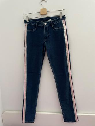 Rifle s ozdobným pásom naboku, h&m,158