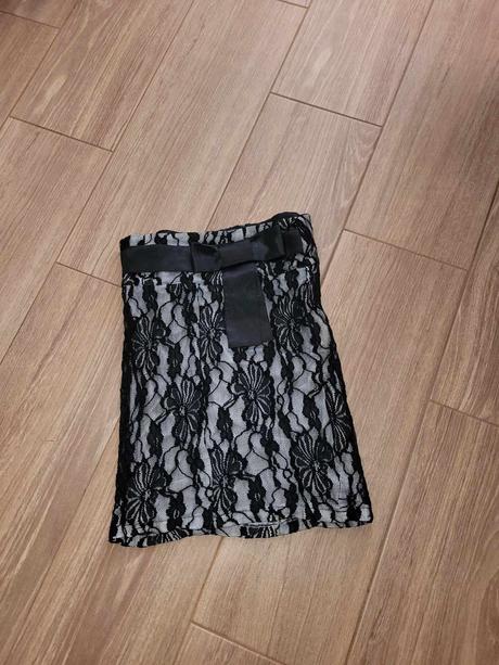 Sukna s maslickou a cipkou, s