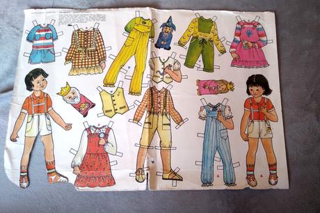 Papierová bábika šaty vystrihovanie retro papierky, 