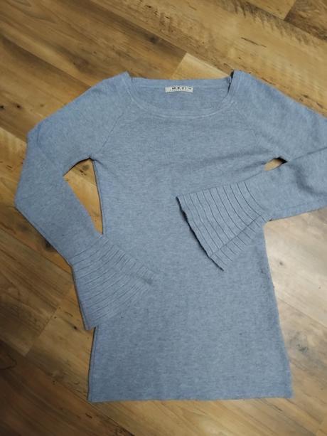 Pulover so zvonovimu rukavmi, s