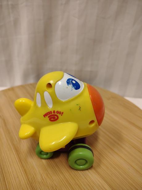 Veselé žlté lietadlo, 9 cm,