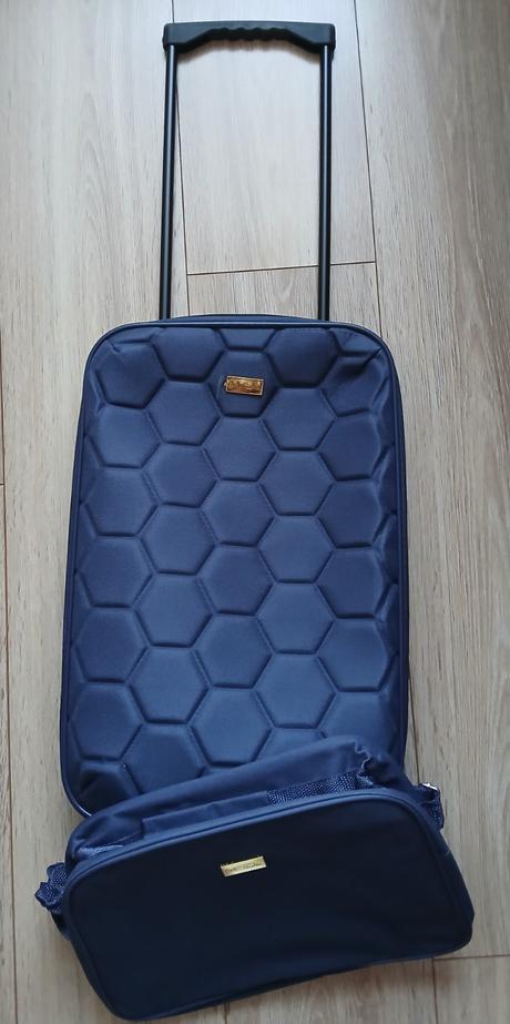 Cestovny kufor a kozmeticka taska, 