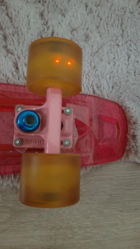 Pennyboard worker, worker