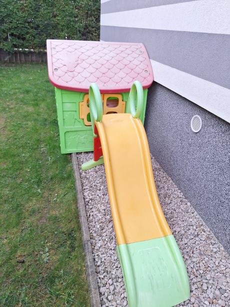 Šmykľavka  a zahradny domček, 