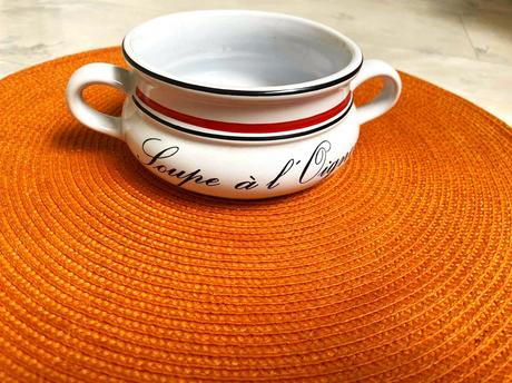 Porcelánová miska s uškami, 