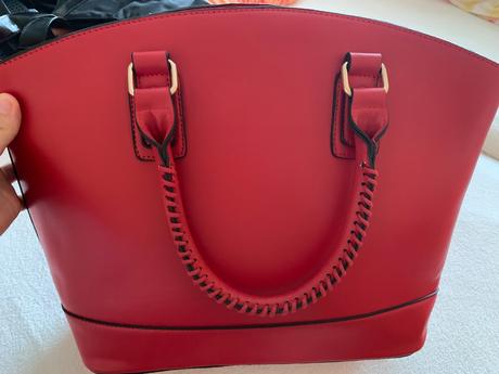 Červená kabelka,