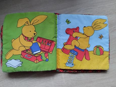 2x látkova knižka + hračka, 