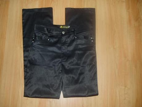 Lesklé nohavice v.s, s