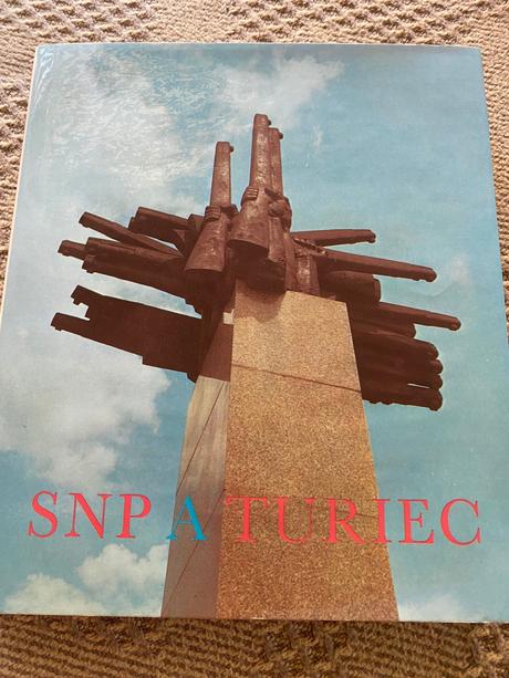 Nádherná historická stará retro kniha snp a turiec, 