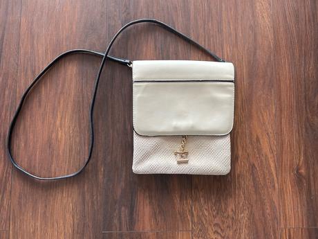 Crossbody kabelka s hadim vzorom, 