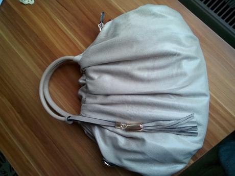 Béžová kabelka nenosená, 