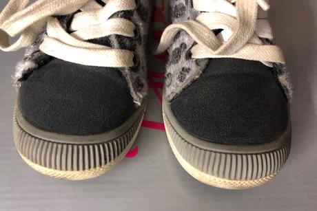 Členkové tenisky, 27