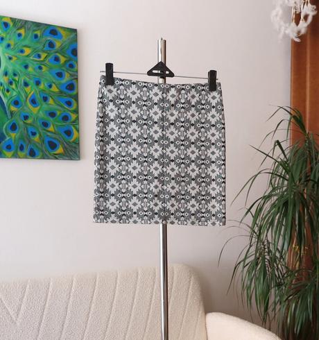 Elegantná čierna peplum sukňa puzdrový strih + bon, bershka,s