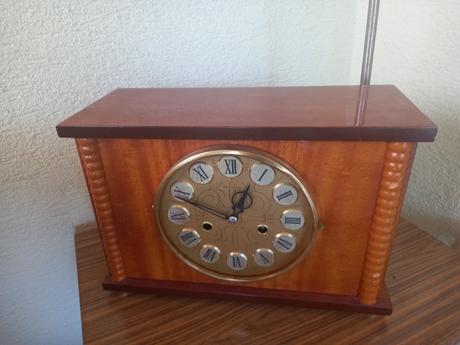 Hodiny drevené starožitné,