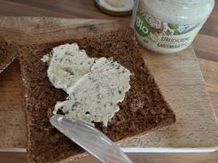 DmBio Vegetariánska nátierka so záhradnými bylinkami, 180 g