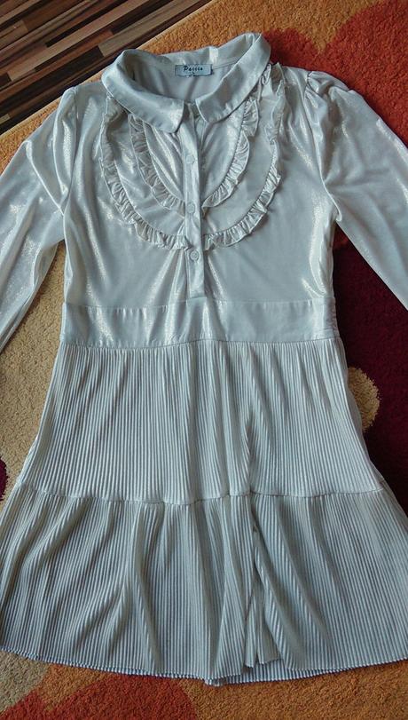 Extravagantné šaty, l