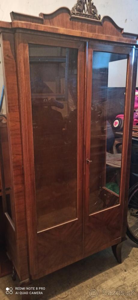 Starožitná skrinka,