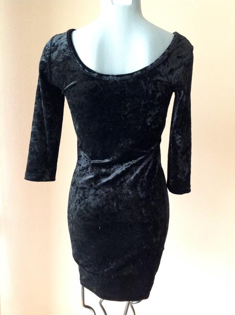 Zamatové saty /o, xs