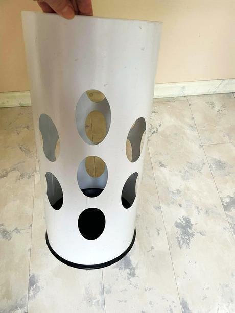 Kovový valec na dáždniky,