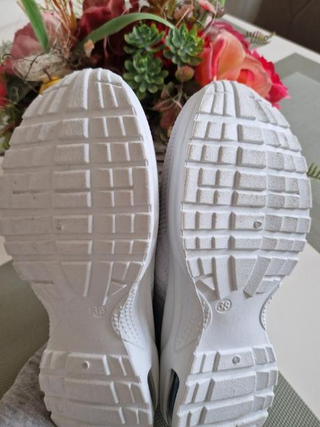 Letnè plàtenky nenosenè, 38