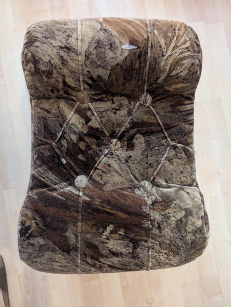 Taburetka s úložným priestorom, 