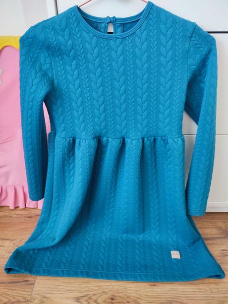 Svetríkové šaty, 140