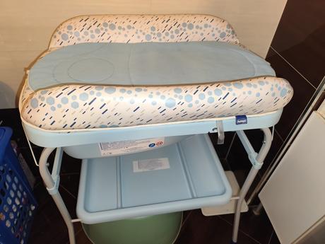 Prebaľovaci pult s vanickou, 