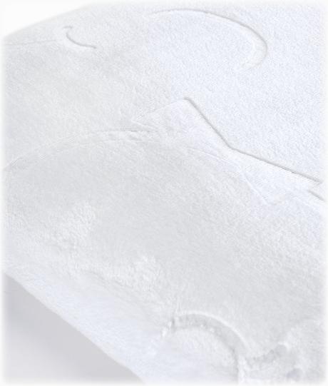 Biela plyšová deka s vtláčaným vzorom, 