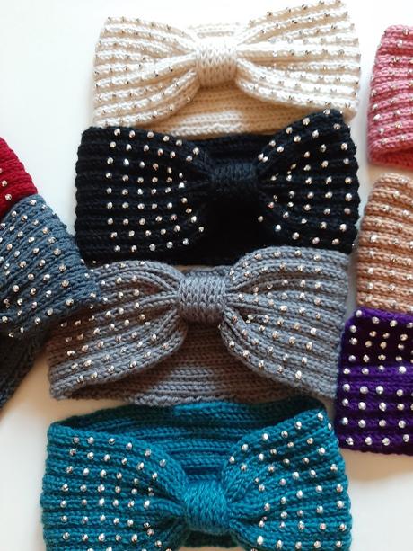 Pletené čelenky s kamienkami vo viacerých farbách,
