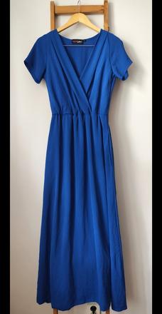 Elegantné šaty vo farbe kráľovskej modrej, s