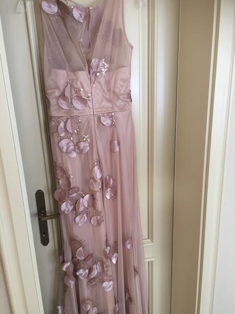 Spoločenské šaty, 36