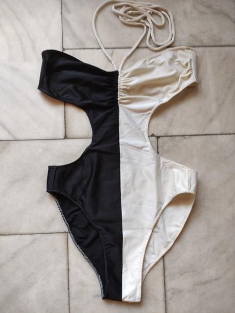 Čiernobiele celé plavky, s