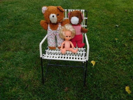 Staré detské kresielko + starší mackovia, 