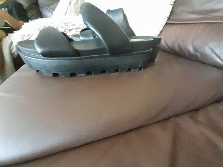 Pohodlné značkové šľapky-papuče na platforme, 40