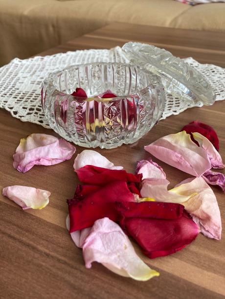 Dóza s krytím, brúsené sklo, 