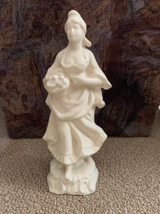 Soška / žena s kvetmi, 