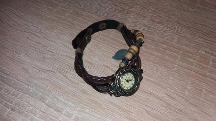 Náramkové hodinky,