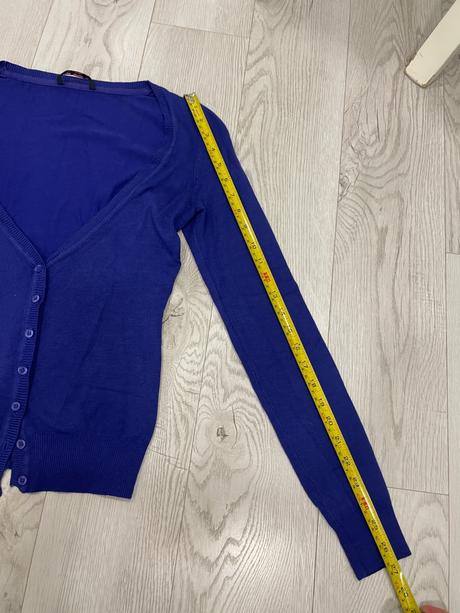 Svetrík s gombíkmi, bershka,s