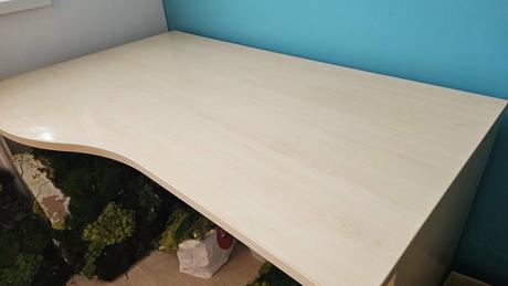 Jednoduchý pevný písací stôl, 