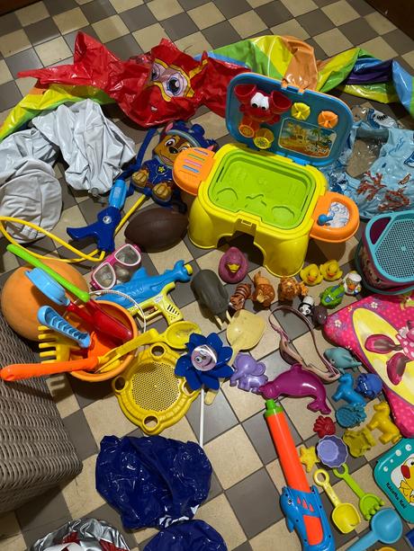 Rozne hracky do vody a piesku, 