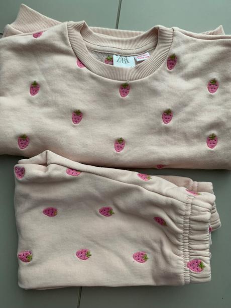 Suprava zara s vysivanymi jahodami, zara,104