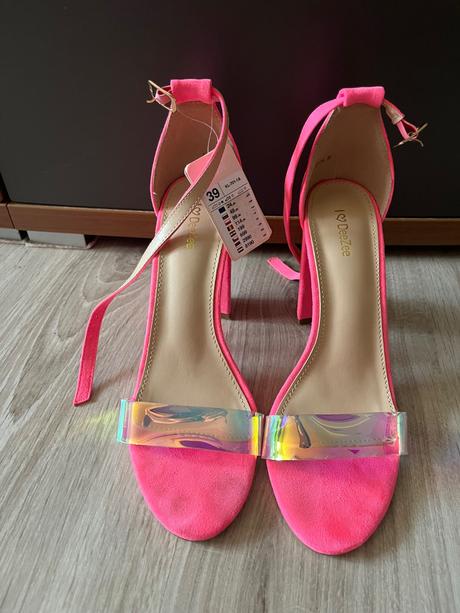 Nádherné sandálky, 39