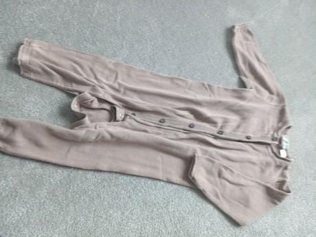 Overal na gombíky, lupilu,86